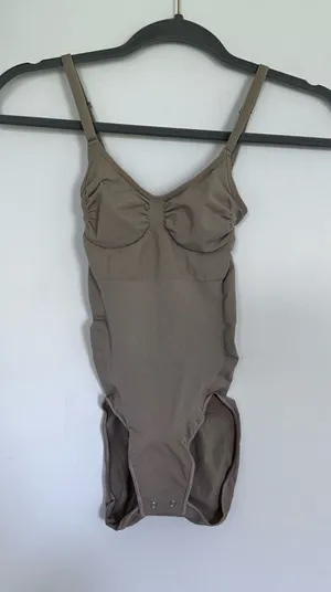NWOT‎ Quince Beige Snap Gusset Shapewear Bodysuit Size Small thumbnail 1
