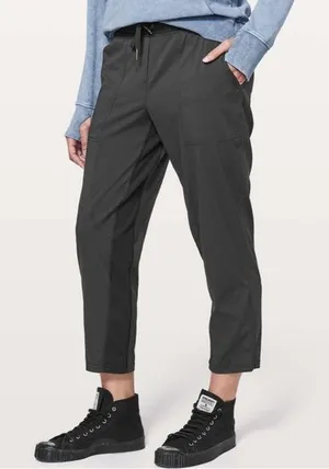 LULULEMON Black Dance Studio‎ Crop Unlined 25” Athletic Pants Size 4 thumbnail 1