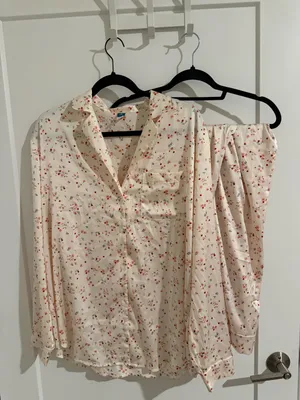 Old navy Tall Silk Pj set Multiple Size M thumbnail 1