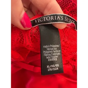 Victorias Secret Slip Dress Women XL Red Eyelash Lace Trim Satin Chemise Nightie thumbnail 6