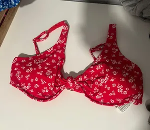 Hollister red floral  bikini top thumbnail 1