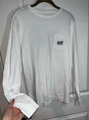 Vineyard Vines Snow Ski Whale Design White Cotton Long Sleeve Tshirt Size XL thumbnail 2