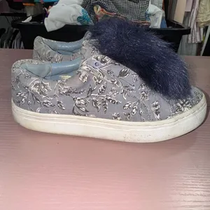Sam Edelman Leya Sneakers with Navy Faux Fur Size 6 thumbnail 2