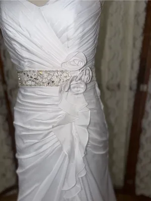 Gorgeous New Jacqueline Exclusive Ruched Drape Wedding Gown thumbnail 2