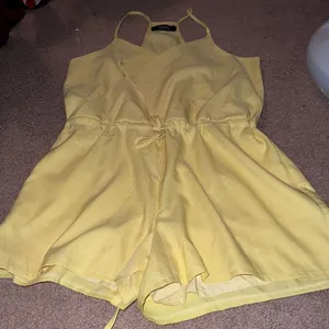 ‎Lulus large yellow romper thumbnail 3