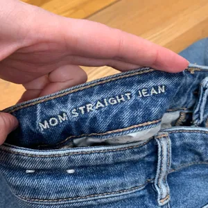 American Eagle Mom Straight‎ Jeans Distressed Medium Wash Blue Size 2 Regular thumbnail 7