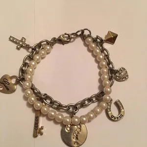 Costume Jewelry Bracelet Faux Pearl Signed Guess thumbnail 5