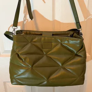 T Tahari Green Shoulder Bag nwot thumbnail 3
