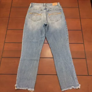 Abercrombie & Fitch a & f mom jeans distressed jeans size 4 raw hem button fly thumbnail 8
