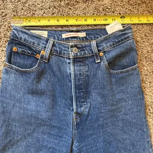 Levis Jeans Women Size 26 Blue Denim Ribcage Straight Ankle button Fly Premium thumbnail 4