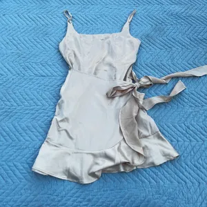 Princess Polly Cottage Hill Mini Dress Champagne Size 4 thumbnail 1