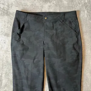 Lululemon Day Trip Boyfriend Pant‎ Lotus Camo Black Size 6 thumbnail 2