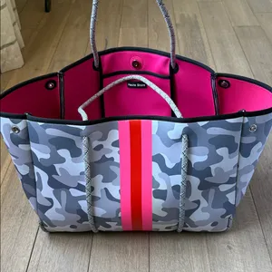 Haute Shore Greyson Tote & Wristlet Gray thumbnail 2