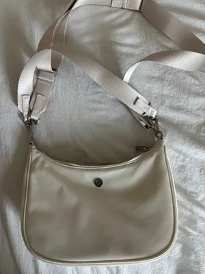 Lululemon City Essentials Shoulder Bag Small thumbnail 2