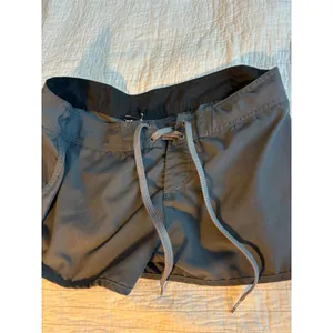 Oakley Board Shorts Womens 32 Waist Black Gray Surf Swim Trunks 581860 01K thumbnail 2