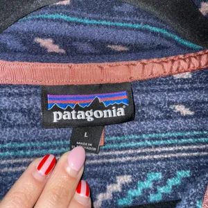 Patagonia Snap-T Synchilla Fleece Women Large Navy Geometric‎ Aztec Excellent thumbnail 3