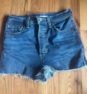 Women’s Levi’s Ribcage Boot Jean Shorts Size 30 thumbnail 1