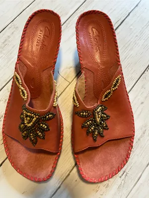 Clarks Artisan Empress Red Beaded Leather Wedge Size 8.5 NWOB thumbnail 1