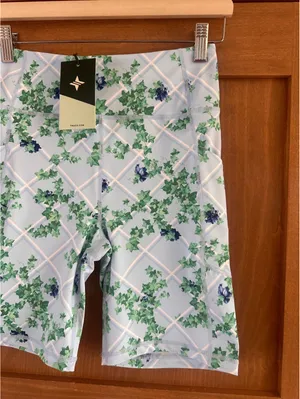 NWT Tuckernuck Light Blue Trellis Compression Biker Shorts 7.5” Women’s Small thumbnail 4