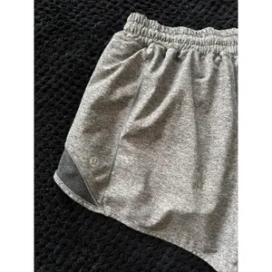Lululemon Women's Hotty Hot Short II Heather Gray‎ Size 6 thumbnail 5