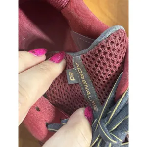 Brooks Adrenaline GTS 20 Womens Shoes Sz 10.5 Burgundy Red Sneakers 1202961B639 thumbnail 7