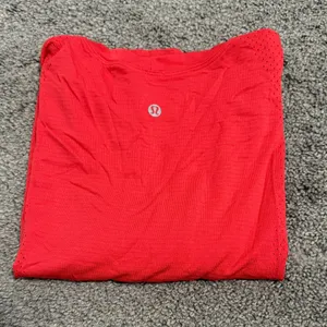 Lululemon Women's Workout Top thumbnail 2