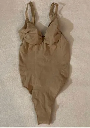 SKIMS LOW BACK Sculpting Bodysuit S/M thumbnail 3