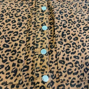 Denim like leopard‎ print skirt with pockets NWT size Medium thumbnail 3