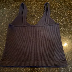 BLACK CROPPED RIBBED TANK Size undefined thumbnail 2