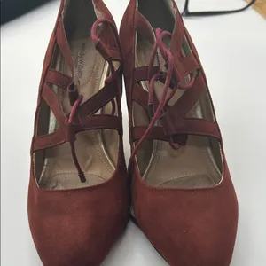 Stylish Burgundy Lace thumbnail 1