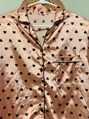 Men's Satin Short-Sleeve Button-Down Shirt in Peach with Black Hearts thumbnail 2