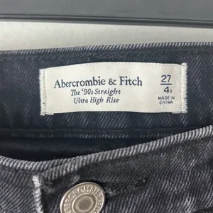 Abercrombie & Fitch The 90s Straight Ultra High Rise Black Denim Jeans thumbnail 5