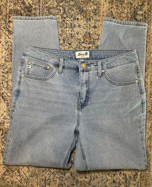 Seven7 Women's Size 8 Light Wash Straight Leg Jeans thumbnail 1
