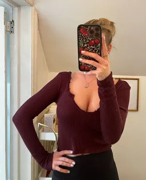 Urban Outfitters Top thumbnail 1