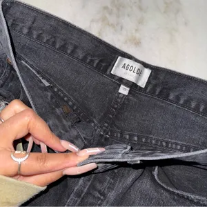 Agolde 90s Crop High Rise Distressed Black Jeans Womens Size 25 EUC thumbnail 4