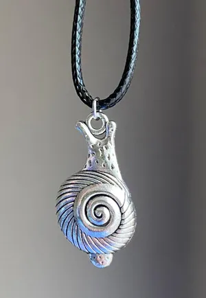 Handmade Kawaii funky simple snail necklace🐌🌼🍃🌀 thumbnail 2
