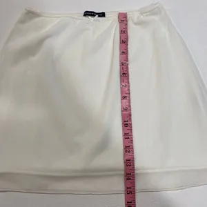 Brandy Melville White Mini Skirt Women’s Size 2 (Fits XS/S) thumbnail 6