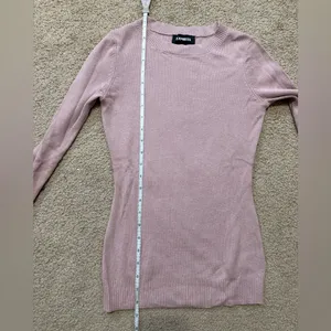 Express fitted crew neck sweater in light mauve pink, size small thumbnail 6