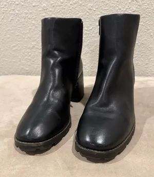 Korks Black Zipper‎ Women's Ankle Boots Size 8 thumbnail 1