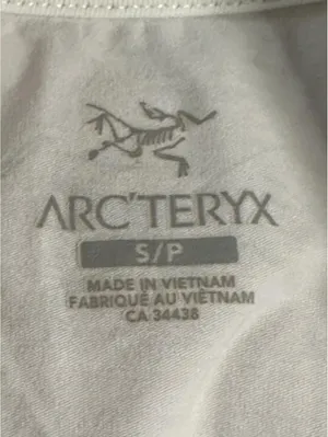 Arc'teryx Women's white mountain graphic short sleeve t-shirt Small gorpcore thumbnail 7