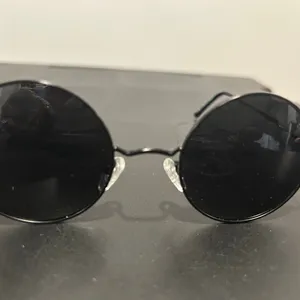 Round Black Sunglasses thumbnail 3
