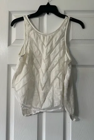 Free People ladies tank top is a size TP/XS. thumbnail 4