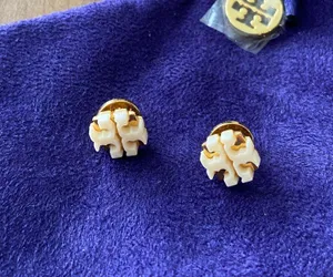 Tory Burch CREAM LOGO STUD EARRINGS thumbnail 1