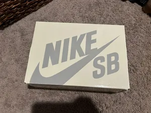 Nike Dunks thumbnail 6