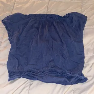 Hollister crop top size XS thumbnail 3