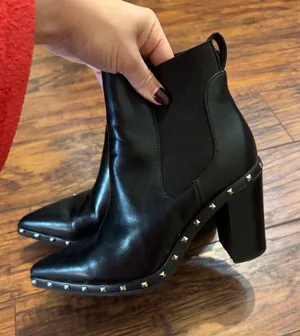 Boutique Black Booties thumbnail 1