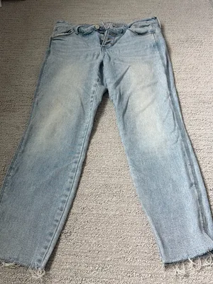 Old Navy Light Wash Women's Straight-Leg Jeans thumbnail 1