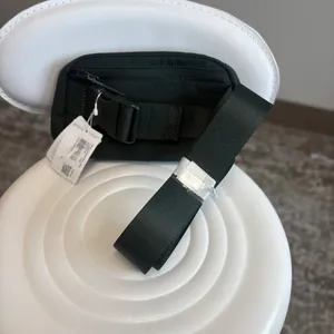 Lululemon Everywhere Belt Bag 1L NWT Sold Out Color RNFG (Rainforest Green) thumbnail 3