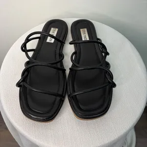 Steve Madden Black Strappy Flat Sandals women’s Size 8.5(B114)✨ thumbnail 2