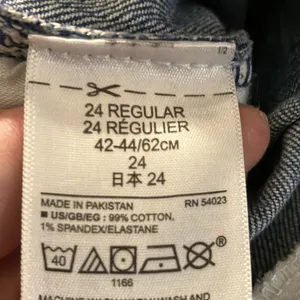 Gap 5” Shorts, Size 24 thumbnail 5